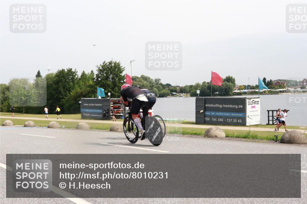 15.06.2025 - 27. Vierlanden-Triathlon H.Heesch http://msf.ph/oto/8010231 15.06.2025 11:00:41 Radfahren 61, 157, 162, 417, 638, 726, 759 meine-sportfotos.de
