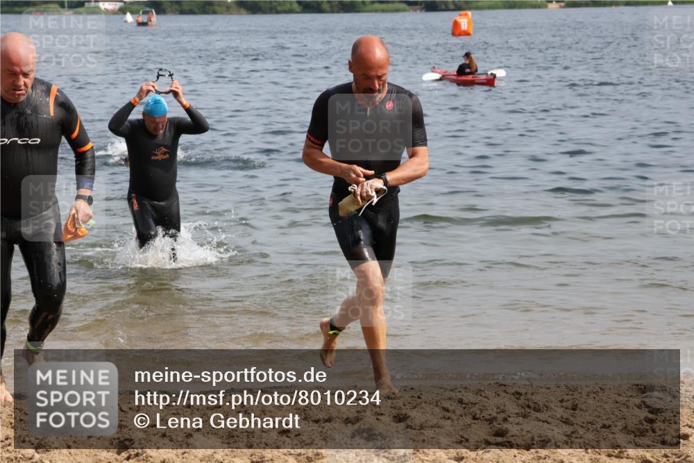 15.06.2025 - 27. Vierlanden-Triathlon Lena Gebhardt http://msf.ph/oto/8010234 15.06.2025 10:07:13 Schwimmen 374, 376, 383, 431, 459, 462 meine-sportfotos.de