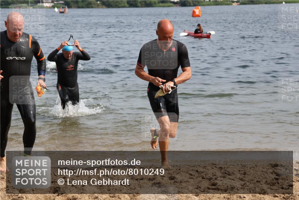 15.06.2025 - 27. Vierlanden-Triathlon Lena Gebhardt http://msf.ph/oto/8010249 15.06.2025 10:07:13 Schwimmen 374, 376, 383, 431, 459, 462 meine-sportfotos.de