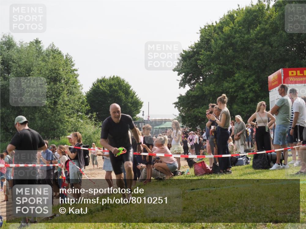 15.06.2025 - 27. Vierlanden-Triathlon KatJ http://msf.ph/oto/8010251 15.06.2025 10:08:36 Schwimmen 387, 454, 469 meine-sportfotos.de