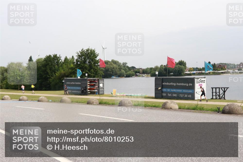 15.06.2025 - 27. Vierlanden-Triathlon H.Heesch http://msf.ph/oto/8010253 15.06.2025 11:00:42 Radfahren 61, 162, 417, 421, 586, 726, 759 meine-sportfotos.de