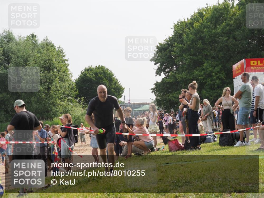 15.06.2025 - 27. Vierlanden-Triathlon KatJ http://msf.ph/oto/8010255 15.06.2025 10:08:36 Schwimmen 387, 454, 469 meine-sportfotos.de