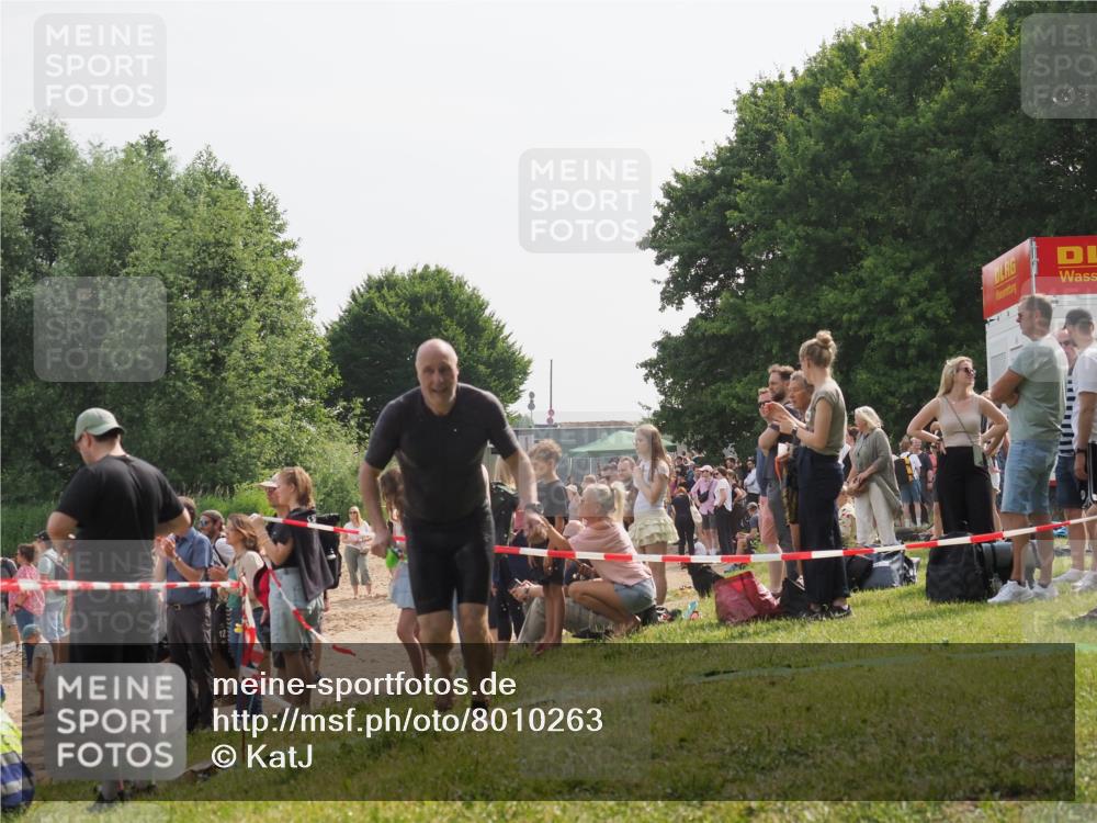 15.06.2025 - 27. Vierlanden-Triathlon KatJ http://msf.ph/oto/8010263 15.06.2025 10:08:37 Schwimmen 387, 454, 469 meine-sportfotos.de