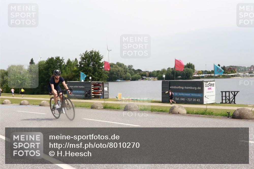 15.06.2025 - 27. Vierlanden-Triathlon H.Heesch http://msf.ph/oto/8010270 15.06.2025 11:00:44 Radfahren 61, 226, 417, 421, 586, 726, 759 meine-sportfotos.de