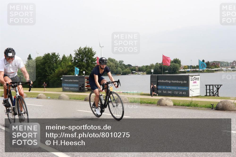 15.06.2025 - 27. Vierlanden-Triathlon H.Heesch http://msf.ph/oto/8010275 15.06.2025 11:00:44 Radfahren 61, 226, 417, 421, 586, 726, 759 meine-sportfotos.de