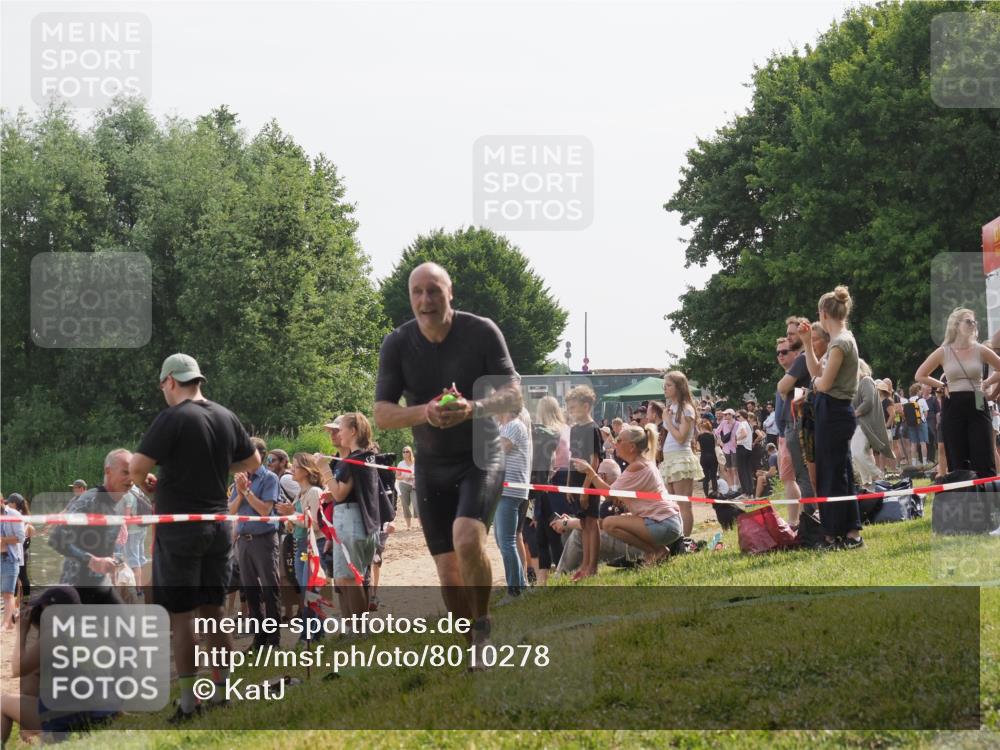 15.06.2025 - 27. Vierlanden-Triathlon KatJ http://msf.ph/oto/8010278 15.06.2025 10:08:37 Schwimmen 387, 454, 469 meine-sportfotos.de