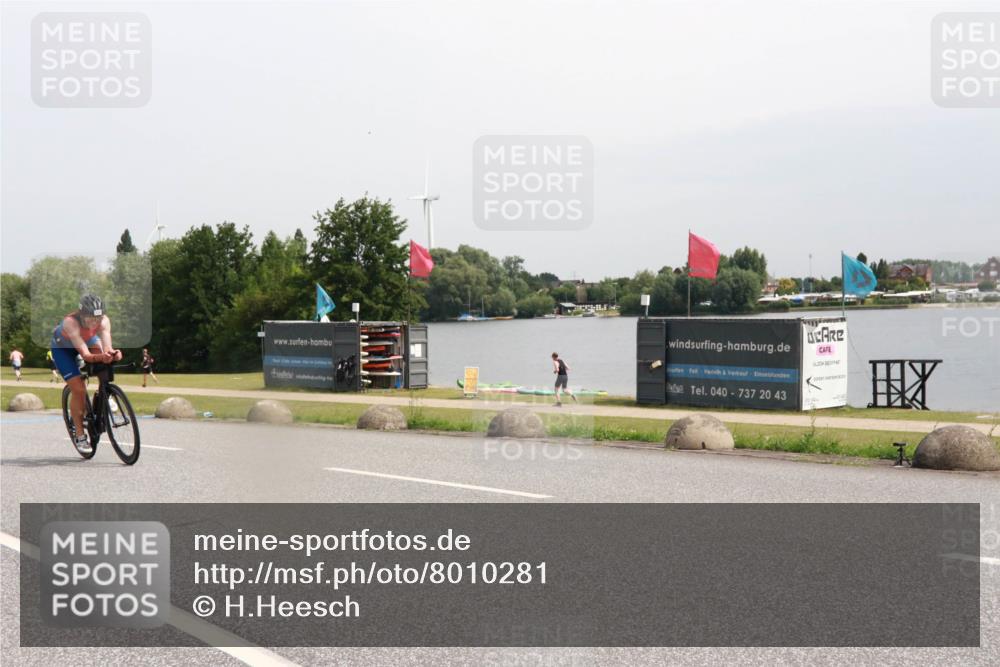 15.06.2025 - 27. Vierlanden-Triathlon H.Heesch http://msf.ph/oto/8010281 15.06.2025 11:00:45 Radfahren 61, 226, 417, 421, 586, 726, 759 meine-sportfotos.de