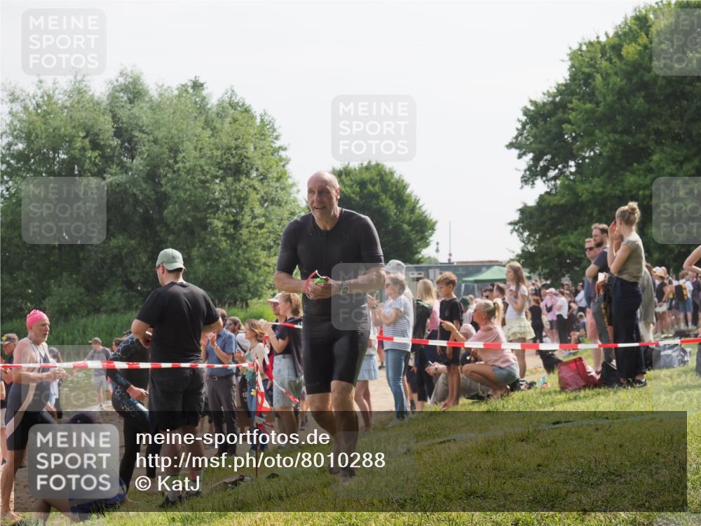 15.06.2025 - 27. Vierlanden-Triathlon KatJ http://msf.ph/oto/8010288 15.06.2025 10:08:37 Schwimmen 387, 454, 469 meine-sportfotos.de