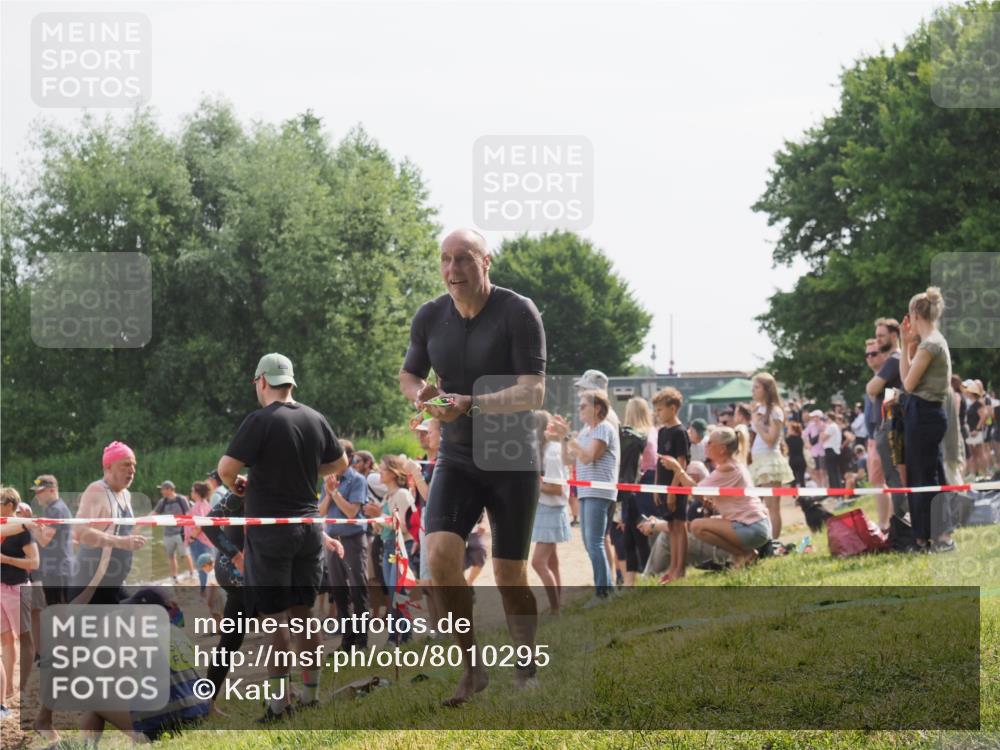15.06.2025 - 27. Vierlanden-Triathlon KatJ http://msf.ph/oto/8010295 15.06.2025 10:08:37 Schwimmen 387, 454, 469 meine-sportfotos.de