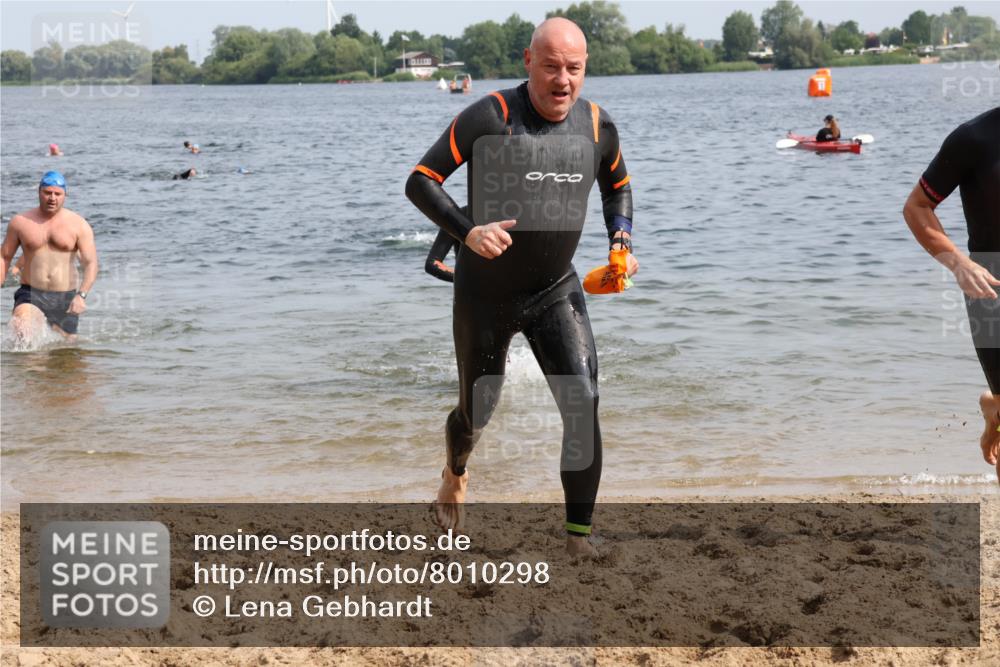 15.06.2025 - 27. Vierlanden-Triathlon Lena Gebhardt http://msf.ph/oto/8010298 15.06.2025 10:07:14 Schwimmen 374, 376, 383, 431, 459, 462 meine-sportfotos.de