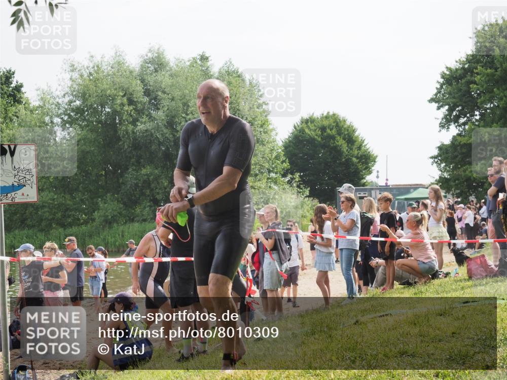 15.06.2025 - 27. Vierlanden-Triathlon KatJ http://msf.ph/oto/8010309 15.06.2025 10:08:38 Schwimmen 380, 387, 437, 454, 469 meine-sportfotos.de