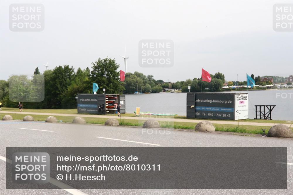 15.06.2025 - 27. Vierlanden-Triathlon H.Heesch http://msf.ph/oto/8010311 15.06.2025 11:00:48 Radfahren 226, 421, 586, 726, 759 meine-sportfotos.de