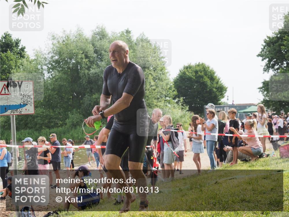 15.06.2025 - 27. Vierlanden-Triathlon KatJ http://msf.ph/oto/8010313 15.06.2025 10:08:38 Schwimmen 380, 387, 437, 454, 469 meine-sportfotos.de