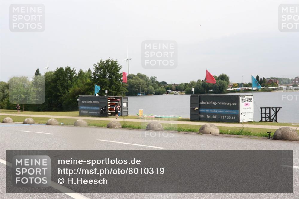 15.06.2025 - 27. Vierlanden-Triathlon H.Heesch http://msf.ph/oto/8010319 15.06.2025 11:00:48 Radfahren 226, 421, 586, 726, 759 meine-sportfotos.de