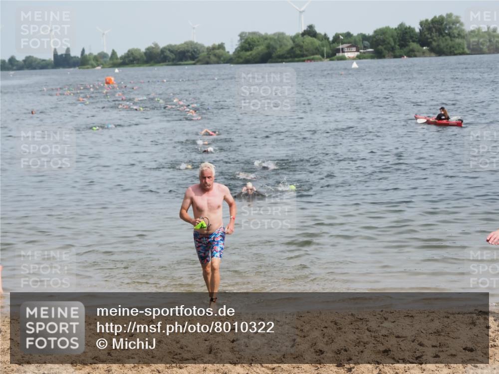 21.06.2025 - 27. Vierlanden-Triathlon MichiJ http://msf.ph/oto/8010322 15.06.2026 10:13:27 Schwimmen 623 meine-sportfotos.de