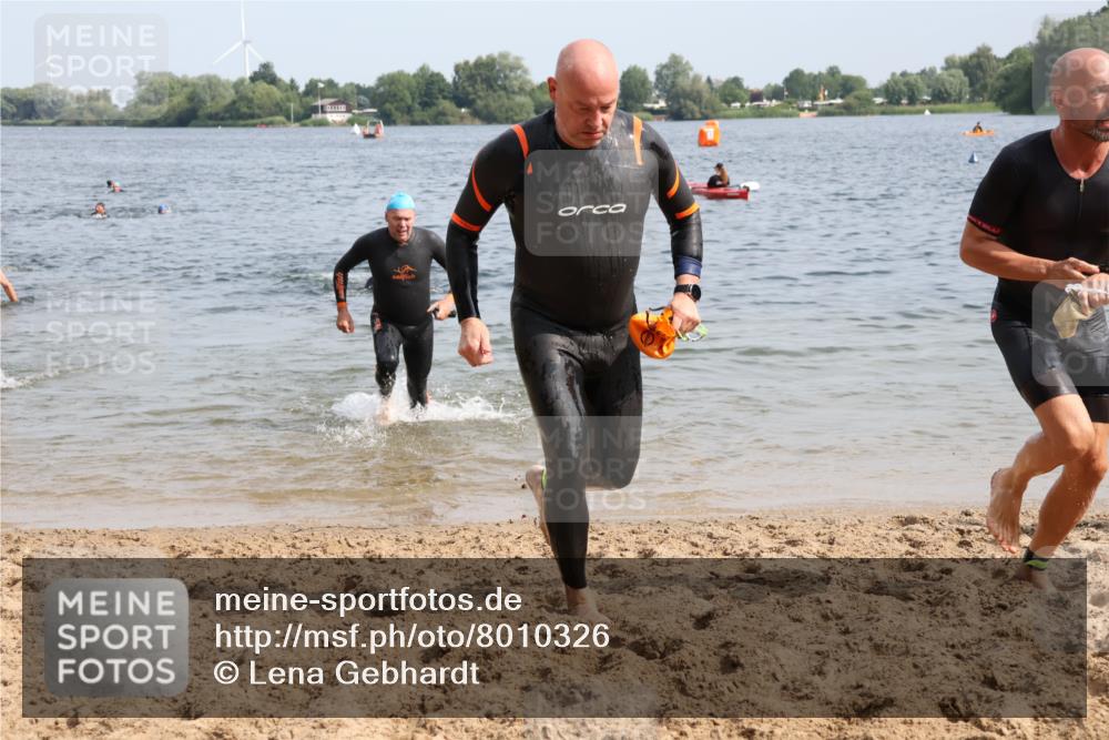 15.06.2025 - 27. Vierlanden-Triathlon Lena Gebhardt http://msf.ph/oto/8010326 15.06.2025 10:07:15 Schwimmen 374, 376, 383, 414, 431, 459, 462 meine-sportfotos.de