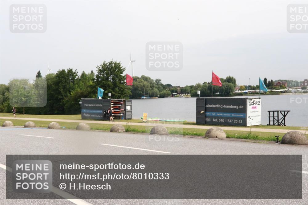15.06.2025 - 27. Vierlanden-Triathlon H.Heesch http://msf.ph/oto/8010333 15.06.2025 11:00:48 Radfahren 226, 421, 586, 726, 759 meine-sportfotos.de