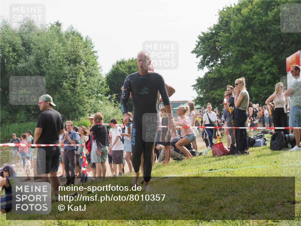 15.06.2025 - 27. Vierlanden-Triathlon KatJ http://msf.ph/oto/8010357 15.06.2025 10:08:41 Schwimmen 380, 387, 437, 454, 469 meine-sportfotos.de
