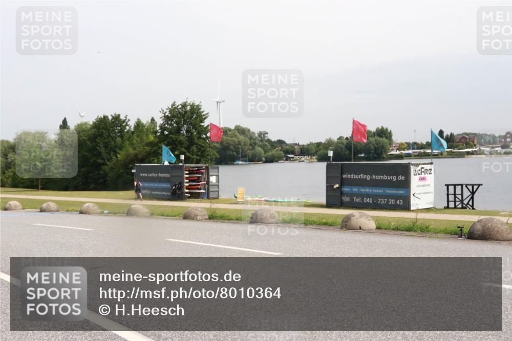 15.06.2025 - 27. Vierlanden-Triathlon H.Heesch http://msf.ph/oto/8010364 15.06.2025 11:00:50 Radfahren 226, 421, 586 meine-sportfotos.de