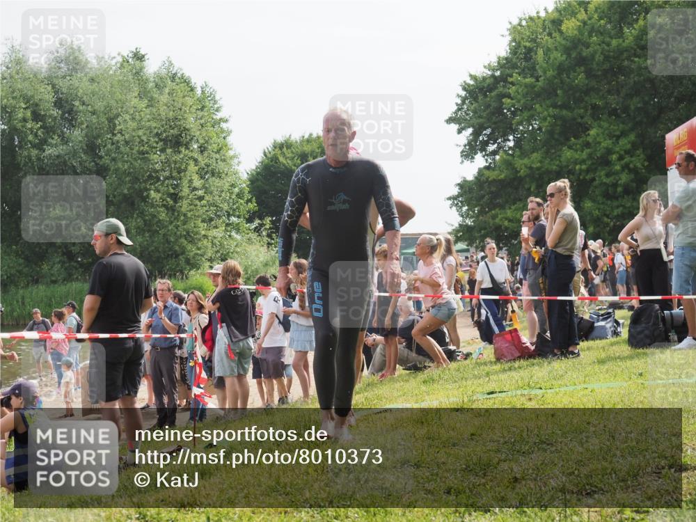 15.06.2025 - 27. Vierlanden-Triathlon KatJ http://msf.ph/oto/8010373 15.06.2025 10:08:41 Schwimmen 380, 387, 437, 454, 469 meine-sportfotos.de