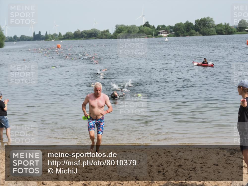 21.06.2025 - 27. Vierlanden-Triathlon MichiJ http://msf.ph/oto/8010379 15.06.2026 10:13:28 Schwimmen 623 meine-sportfotos.de