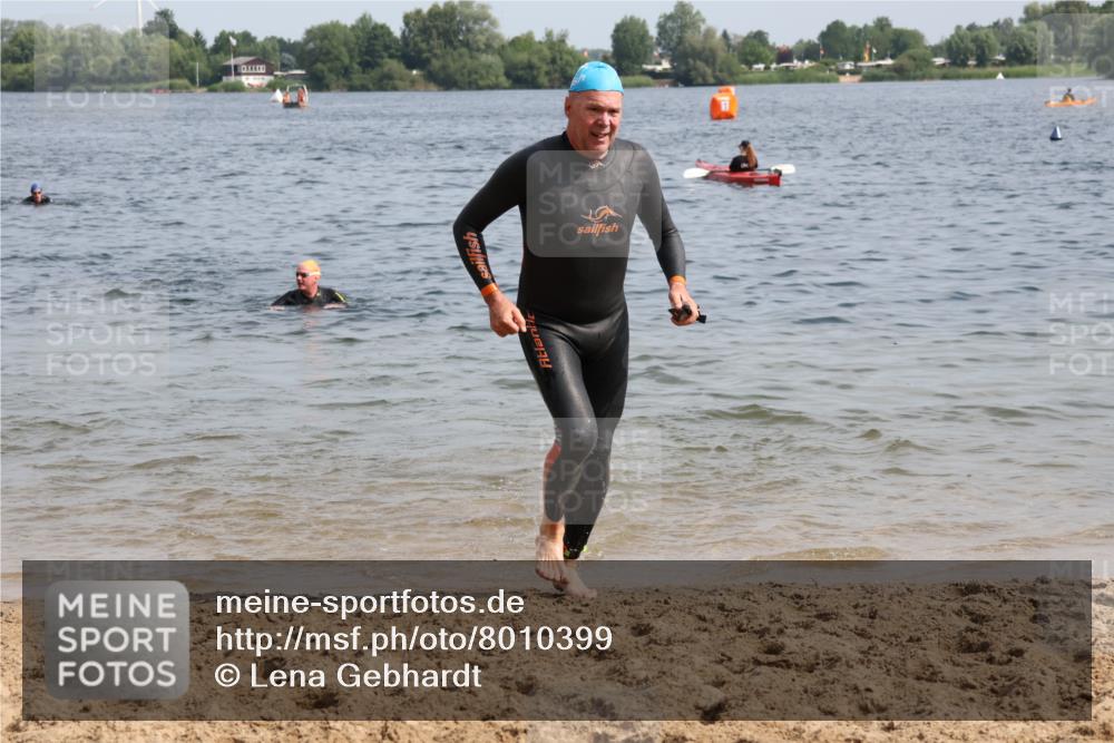 15.06.2025 - 27. Vierlanden-Triathlon Lena Gebhardt http://msf.ph/oto/8010399 15.06.2025 10:07:17 Schwimmen 374, 383, 414, 431, 459, 462 meine-sportfotos.de