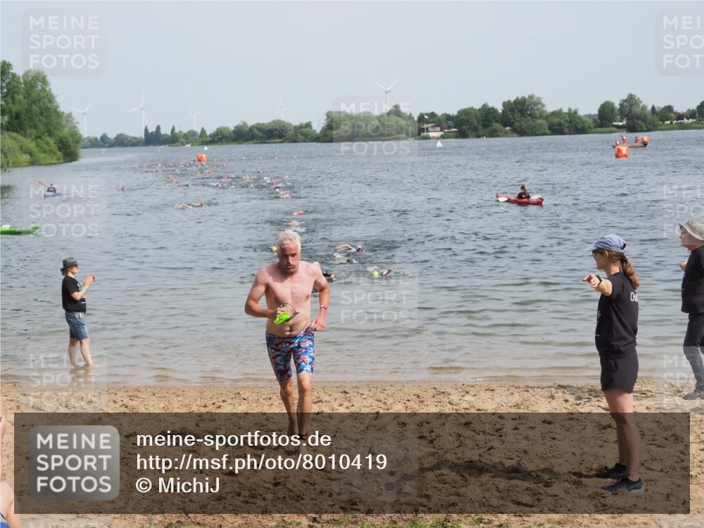 21.06.2025 - 27. Vierlanden-Triathlon MichiJ http://msf.ph/oto/8010419 15.06.2026 10:13:29 Schwimmen 623 meine-sportfotos.de