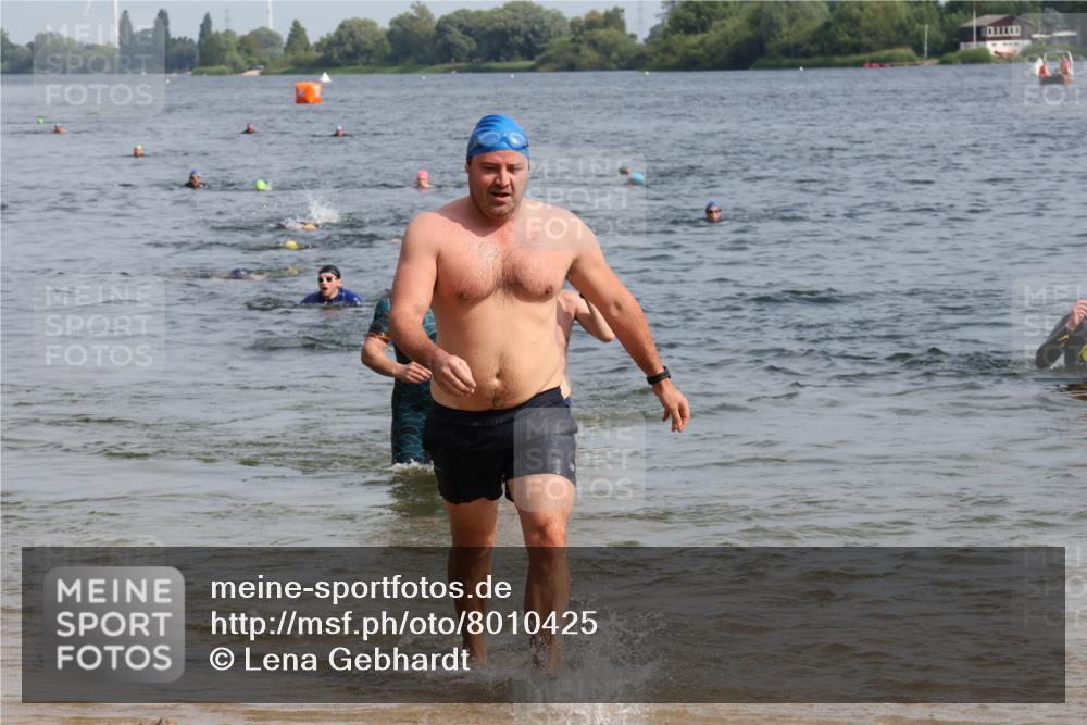15.06.2025 - 27. Vierlanden-Triathlon Lena Gebhardt http://msf.ph/oto/8010425 15.06.2025 10:07:19 Schwimmen 374, 383, 414, 431, 459 meine-sportfotos.de