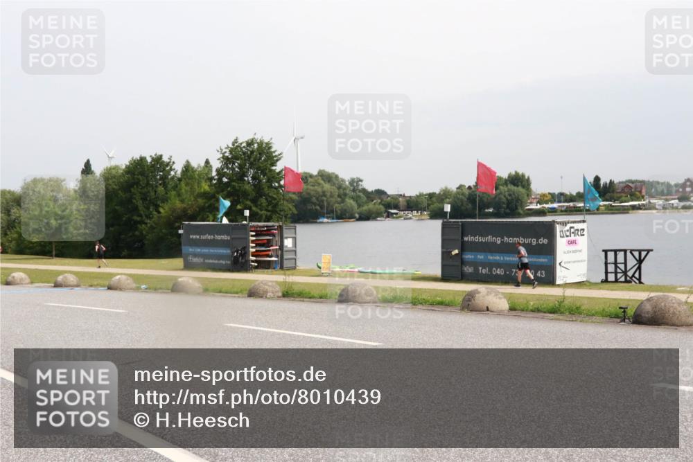 15.06.2025 - 27. Vierlanden-Triathlon H.Heesch http://msf.ph/oto/8010439 15.06.2025 11:00:53 Radfahren  meine-sportfotos.de