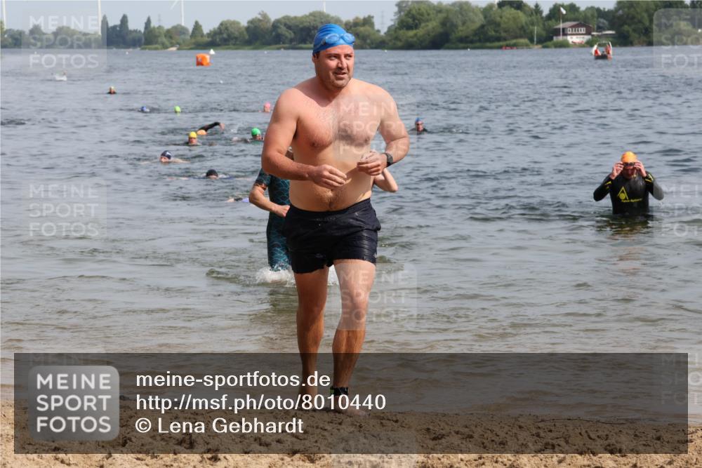 15.06.2025 - 27. Vierlanden-Triathlon Lena Gebhardt http://msf.ph/oto/8010440 15.06.2025 10:07:20 Schwimmen 374, 383, 414, 431, 459 meine-sportfotos.de