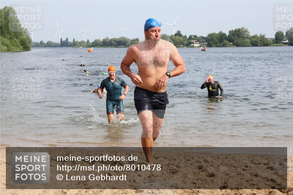 15.06.2025 - 27. Vierlanden-Triathlon Lena Gebhardt http://msf.ph/oto/8010478 15.06.2025 10:07:21 Schwimmen 374, 383, 391, 414, 431, 459 meine-sportfotos.de