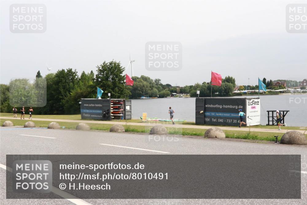 15.06.2025 - 27. Vierlanden-Triathlon H.Heesch http://msf.ph/oto/8010491 15.06.2025 11:00:56 Radfahren  meine-sportfotos.de