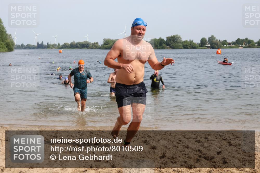 15.06.2025 - 27. Vierlanden-Triathlon Lena Gebhardt http://msf.ph/oto/8010509 15.06.2025 10:07:22 Schwimmen 374, 383, 391, 414, 431, 459 meine-sportfotos.de