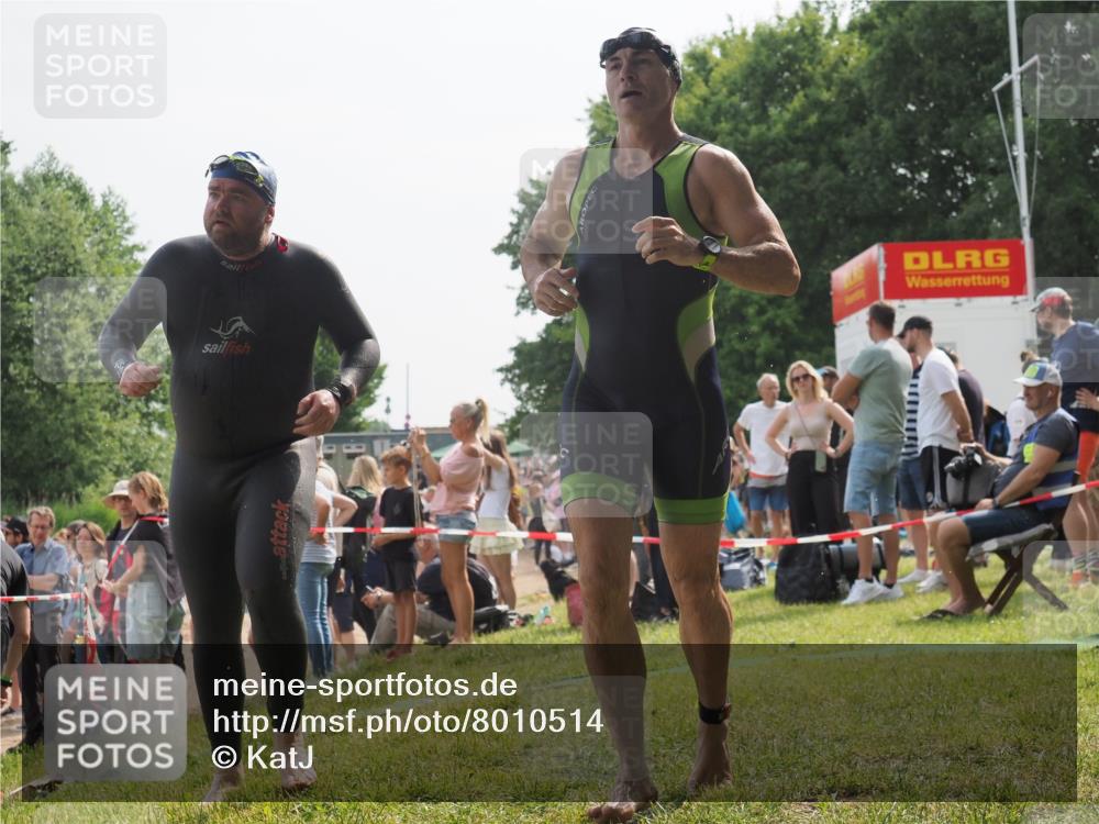 15.06.2025 - 27. Vierlanden-Triathlon KatJ http://msf.ph/oto/8010514 15.06.2025 10:08:47 Schwimmen 380, 387, 437, 454 meine-sportfotos.de