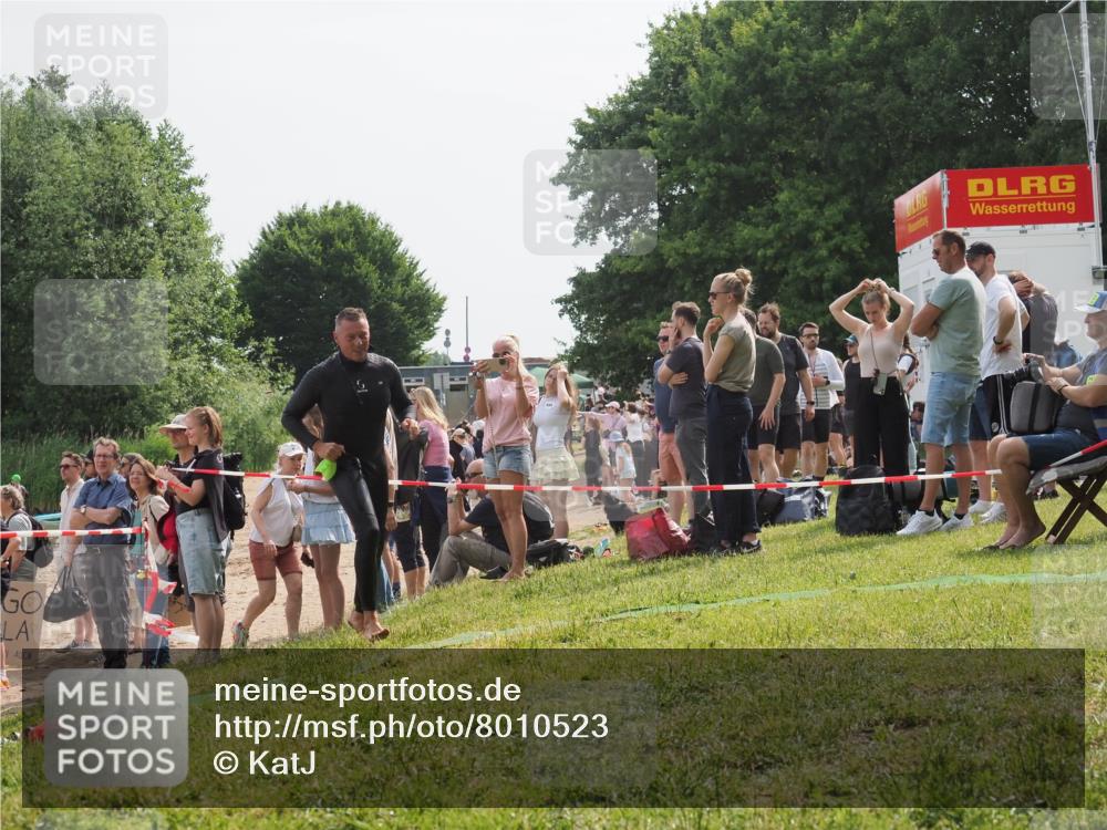 15.06.2025 - 27. Vierlanden-Triathlon KatJ http://msf.ph/oto/8010523 15.06.2025 10:09:37 Schwimmen 421 meine-sportfotos.de