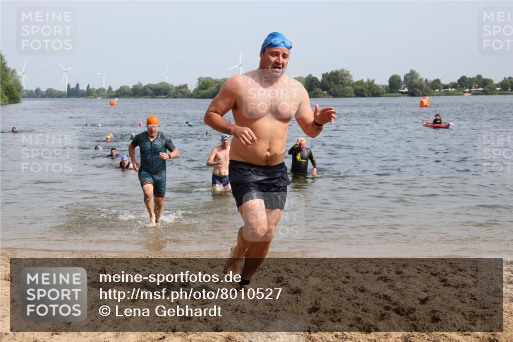 15.06.2025 - 27. Vierlanden-Triathlon Lena Gebhardt http://msf.ph/oto/8010527 15.06.2025 10:07:22 Schwimmen 374, 383, 391, 414, 431, 459 meine-sportfotos.de