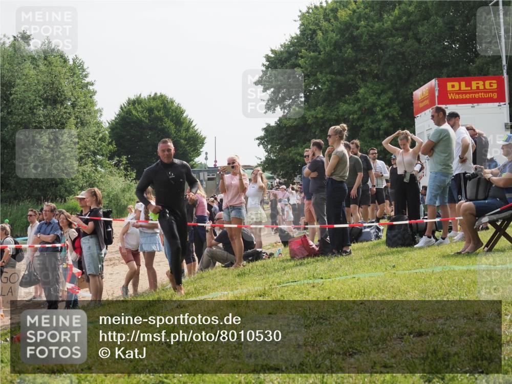 15.06.2025 - 27. Vierlanden-Triathlon KatJ http://msf.ph/oto/8010530 15.06.2025 10:09:37 Schwimmen 421 meine-sportfotos.de