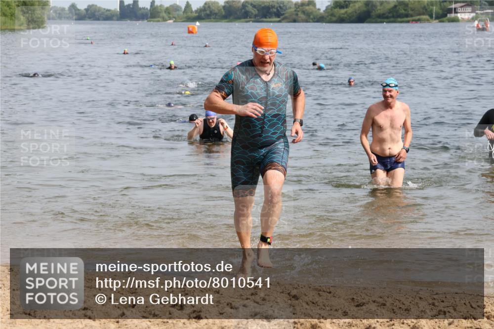 15.06.2025 - 27. Vierlanden-Triathlon Lena Gebhardt http://msf.ph/oto/8010541 15.06.2025 10:07:23 Schwimmen 374, 383, 391, 414, 431, 459 meine-sportfotos.de