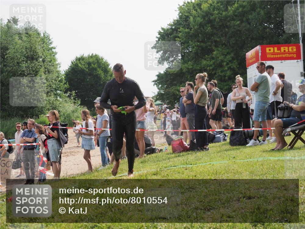 15.06.2025 - 27. Vierlanden-Triathlon KatJ http://msf.ph/oto/8010554 15.06.2025 10:09:39 Schwimmen 421 meine-sportfotos.de