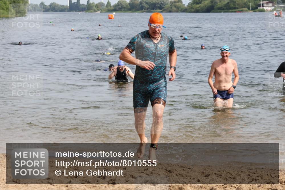 15.06.2025 - 27. Vierlanden-Triathlon Lena Gebhardt http://msf.ph/oto/8010555 15.06.2025 10:07:23 Schwimmen 374, 383, 391, 414, 431, 459 meine-sportfotos.de