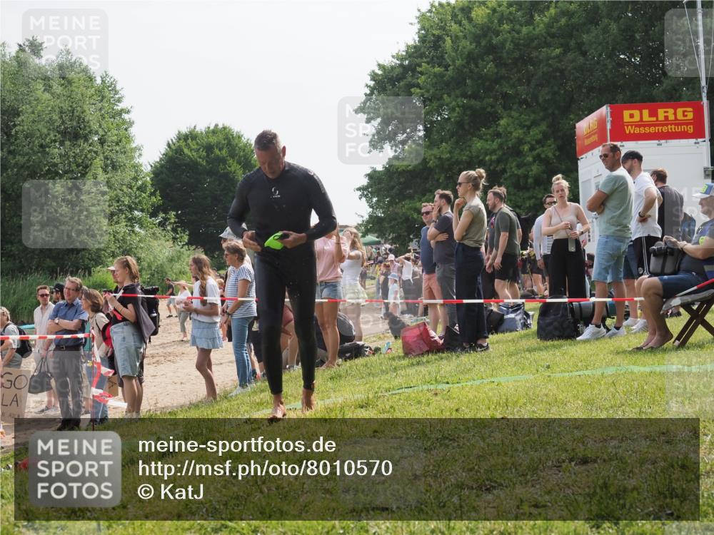 15.06.2025 - 27. Vierlanden-Triathlon KatJ http://msf.ph/oto/8010570 15.06.2025 10:09:39 Schwimmen 421 meine-sportfotos.de