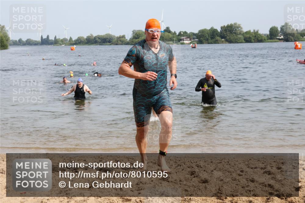 15.06.2025 - 27. Vierlanden-Triathlon Lena Gebhardt http://msf.ph/oto/8010595 15.06.2025 10:07:24 Schwimmen 374, 379, 383, 391, 414, 431, 459 meine-sportfotos.de