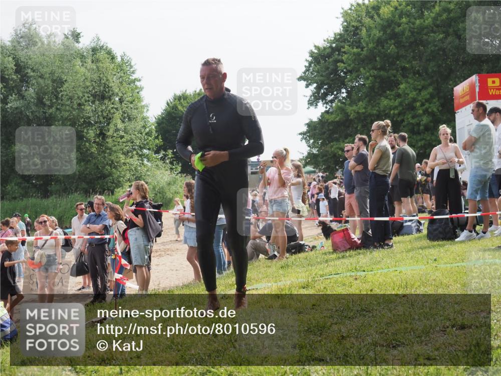 15.06.2025 - 27. Vierlanden-Triathlon KatJ http://msf.ph/oto/8010596 15.06.2025 10:09:40 Schwimmen 421 meine-sportfotos.de