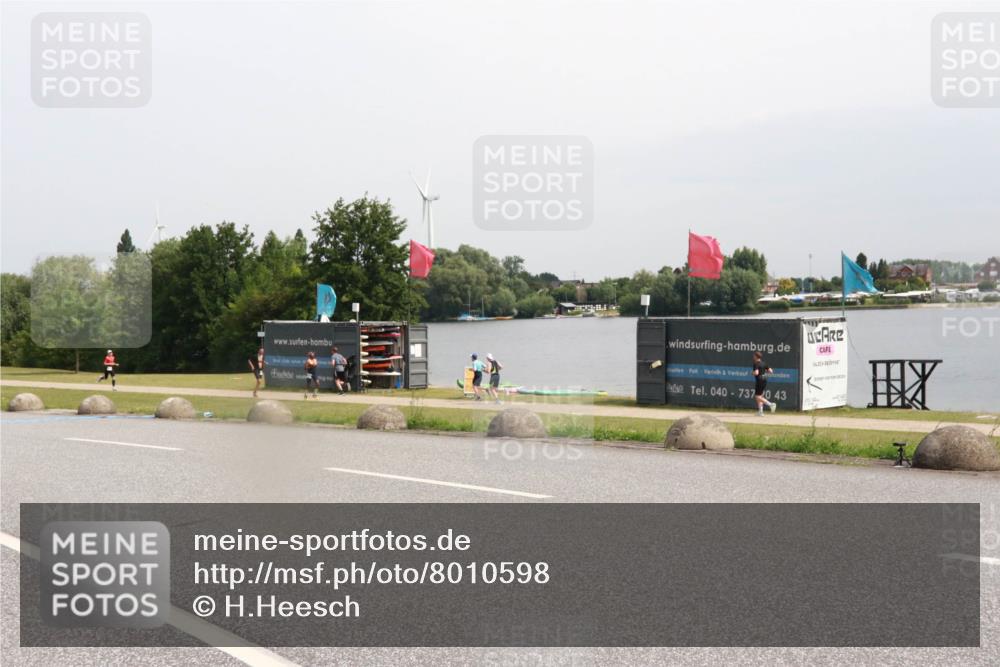 15.06.2025 - 27. Vierlanden-Triathlon H.Heesch http://msf.ph/oto/8010598 15.06.2025 11:01:00 Radfahren 203 meine-sportfotos.de