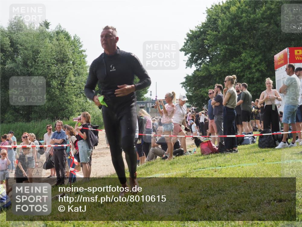 15.06.2025 - 27. Vierlanden-Triathlon KatJ http://msf.ph/oto/8010615 15.06.2025 10:09:40 Schwimmen 421 meine-sportfotos.de
