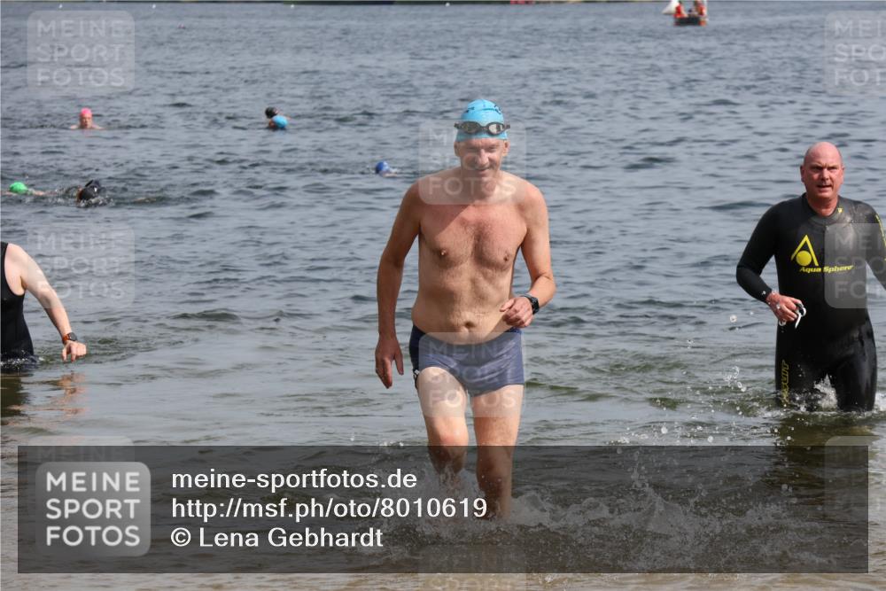 15.06.2025 - 27. Vierlanden-Triathlon Lena Gebhardt http://msf.ph/oto/8010619 15.06.2025 10:07:26 Schwimmen 374, 379, 383, 391, 414, 431, 468 meine-sportfotos.de