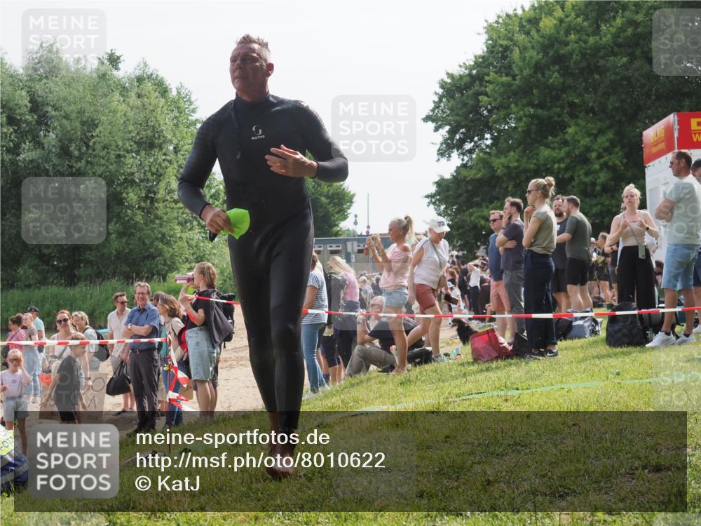 15.06.2025 - 27. Vierlanden-Triathlon KatJ http://msf.ph/oto/8010622 15.06.2025 10:09:40 Schwimmen 421 meine-sportfotos.de