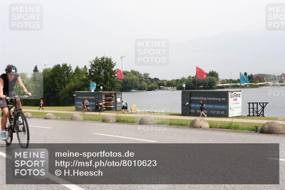 15.06.2025 - 27. Vierlanden-Triathlon H.Heesch http://msf.ph/oto/8010623 15.06.2025 11:01:00 Radfahren 203 meine-sportfotos.de