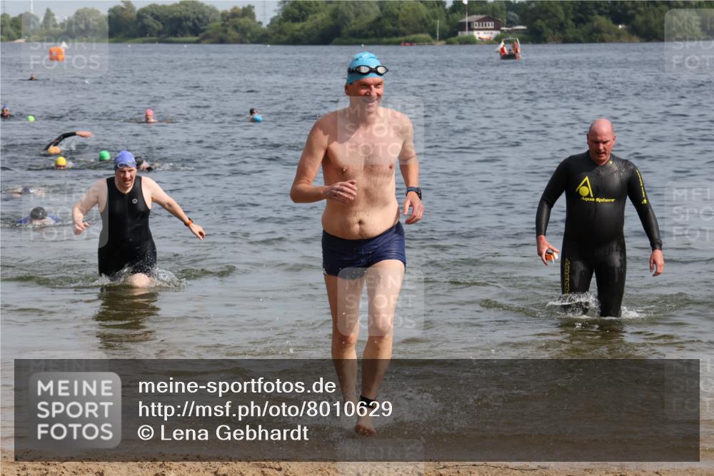 15.06.2025 - 27. Vierlanden-Triathlon Lena Gebhardt http://msf.ph/oto/8010629 15.06.2025 10:07:27 Schwimmen 374, 379, 391, 414, 431, 468 meine-sportfotos.de