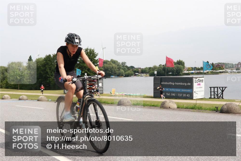 15.06.2025 - 27. Vierlanden-Triathlon H.Heesch http://msf.ph/oto/8010635 15.06.2025 11:01:01 Radfahren 203 meine-sportfotos.de